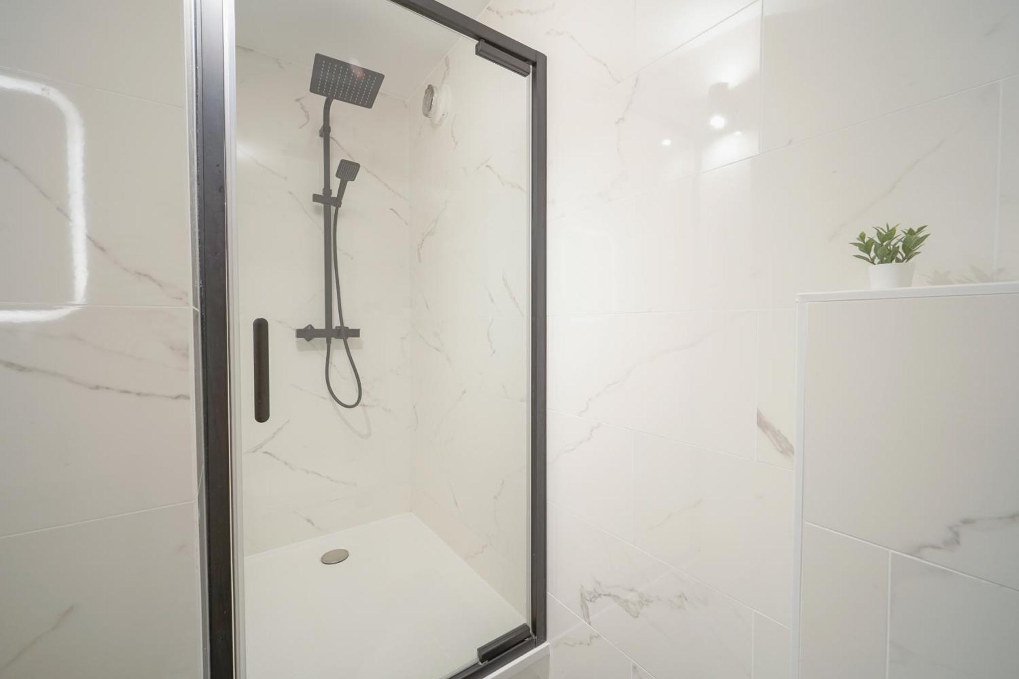 Complete 1Br With Balcony Only 5 Min. On Foot To Metro By Doorman Lejlighed Saint-Ouen  Eksteriør billede